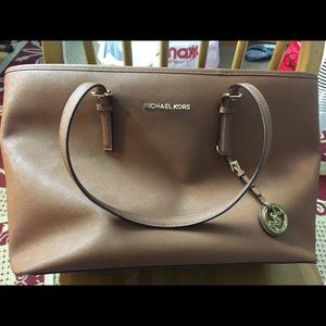 Michael Kors jet set leather bag